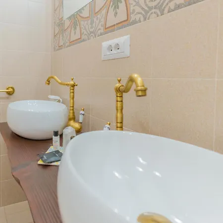 לינה וארוחת בוקר Antica Boutique 4*