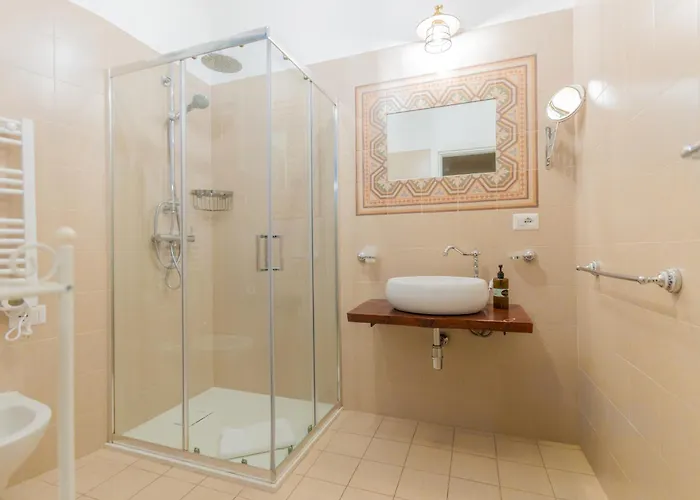 לינה וארוחת בוקר Antica Boutique 4*